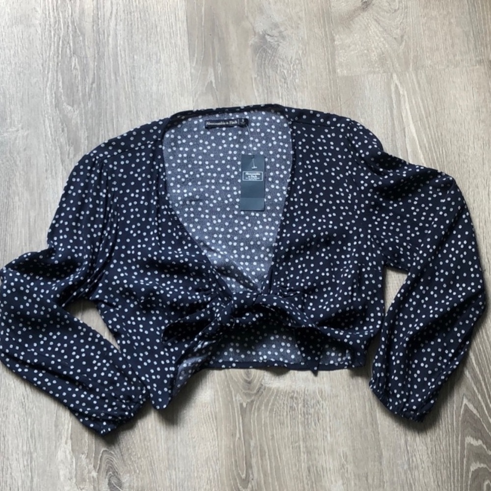 NWT! Abercrombie and Fitch Top size Small